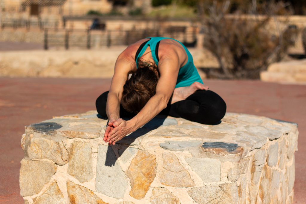 Julia Langenbach - Tibetisches Heil-Yoga in Mallorca im Lotussitz